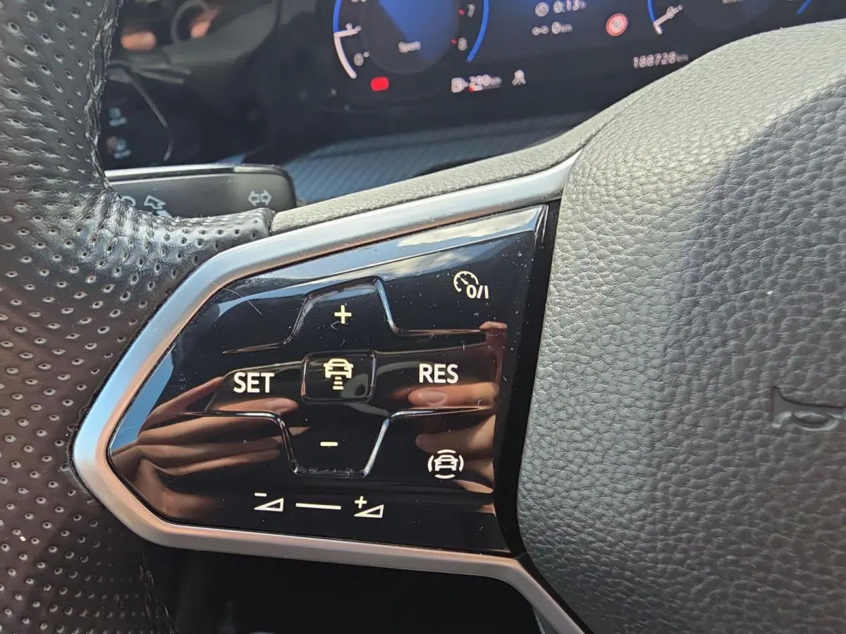 1.5 TSI R-Line | ACC | 150Pk | Stoelverwarming | Navi | Clima |