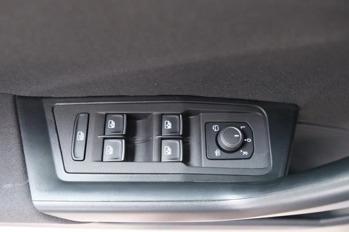 1.0 TSI Style - N.A.P. Airco, Cruise, Navi, PDC, Carplay.