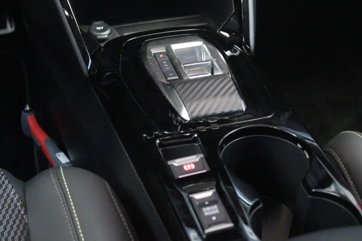 1.2 Hybrid 145PK AUTOMAAT GT | CAMERA VOOR + ACHTER | NAVIGATIE | DRAADLOZE APPLE CARPLAY/ANDROID AUTO | FULL LED KOPLAMPEN | LICHTMETALEN VELGEN 17" | DODEHOEK DETECTIE | DRAADLOZE TELEFOON