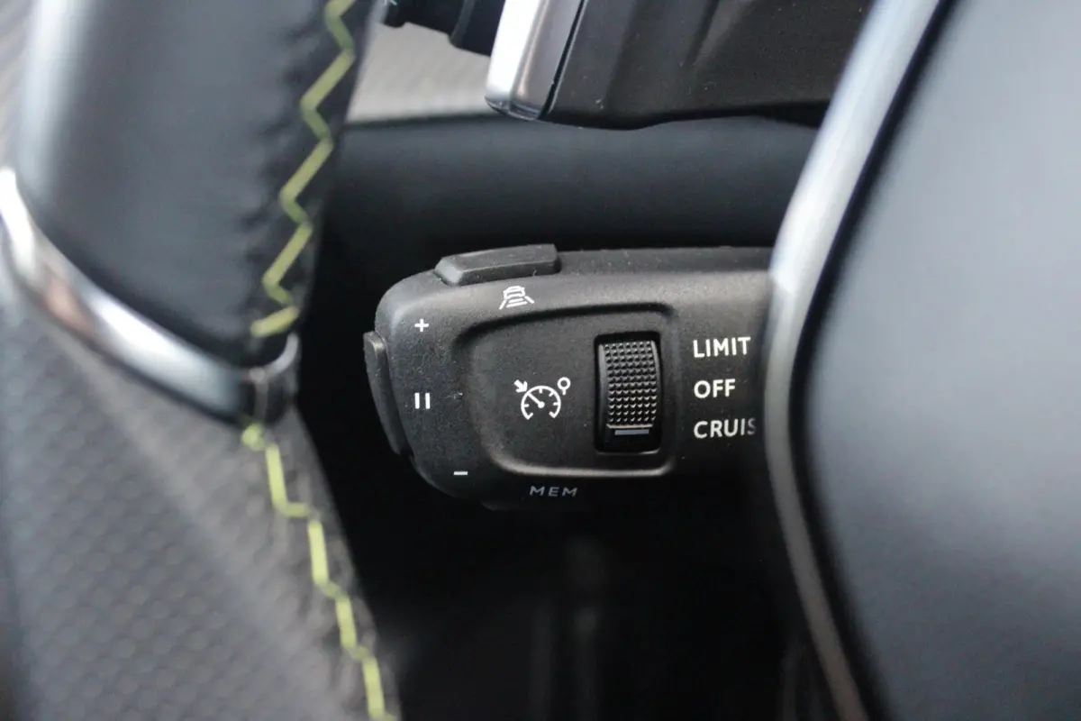 1.2 Hybrid 145PK AUTOMAAT GT | CAMERA VOOR + ACHTER | NAVIGATIE | DRAADLOZE APPLE CARPLAY/ANDROID AUTO | FULL LED KOPLAMPEN | LICHTMETALEN VELGEN 17" | DODEHOEK DETECTIE | DRAADLOZE TELEFOON