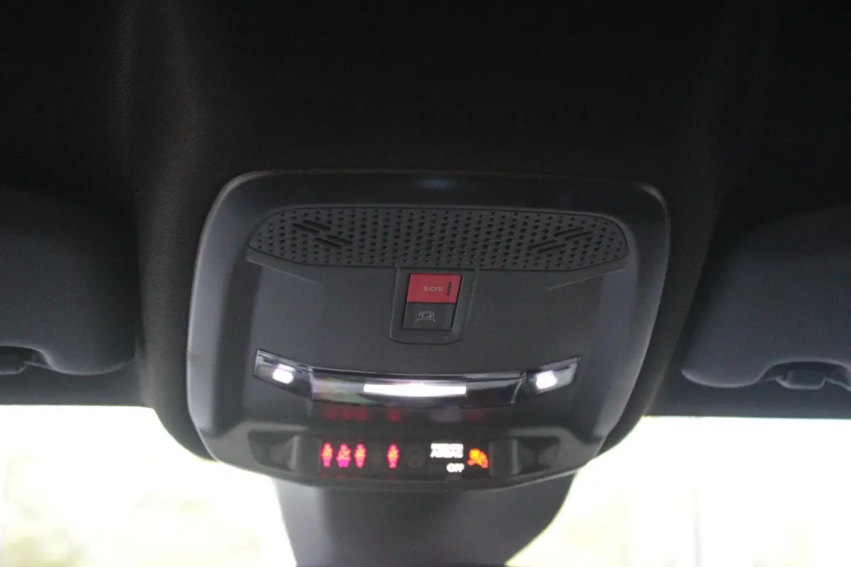 1.2 Hybrid 145PK AUTOMAAT GT | CAMERA VOOR + ACHTER | NAVIGATIE | DRAADLOZE APPLE CARPLAY/ANDROID AUTO | FULL LED KOPLAMPEN | LICHTMETALEN VELGEN 17" | DODEHOEK DETECTIE | DRAADLOZE TELEFOON