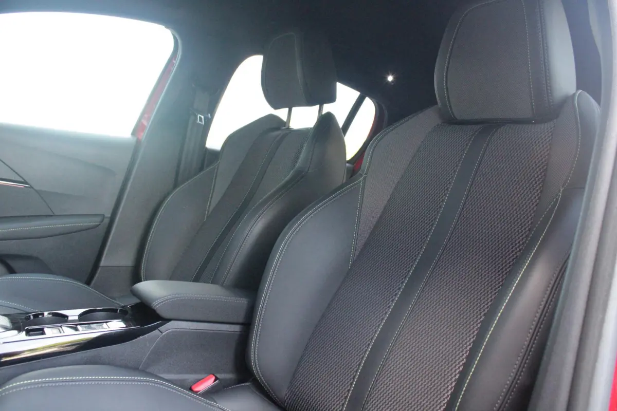 1.2 Hybrid 145PK AUTOMAAT GT | CAMERA VOOR + ACHTER | NAVIGATIE | DRAADLOZE APPLE CARPLAY/ANDROID AUTO | FULL LED KOPLAMPEN | LICHTMETALEN VELGEN 17" | DODEHOEK DETECTIE | DRAADLOZE TELEFOON