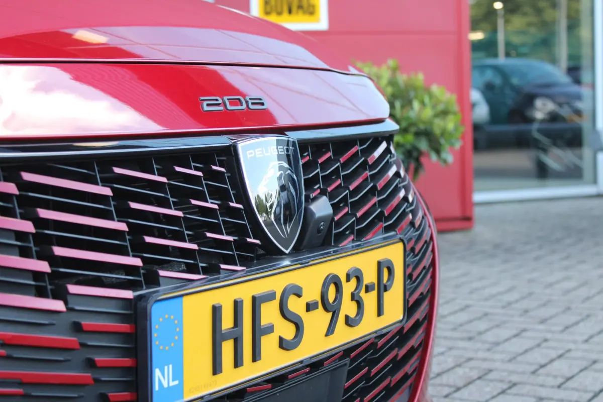1.2 Hybrid 145PK AUTOMAAT GT | CAMERA VOOR + ACHTER | NAVIGATIE | DRAADLOZE APPLE CARPLAY/ANDROID AUTO | FULL LED KOPLAMPEN | LICHTMETALEN VELGEN 17" | DODEHOEK DETECTIE | DRAADLOZE TELEFOON
