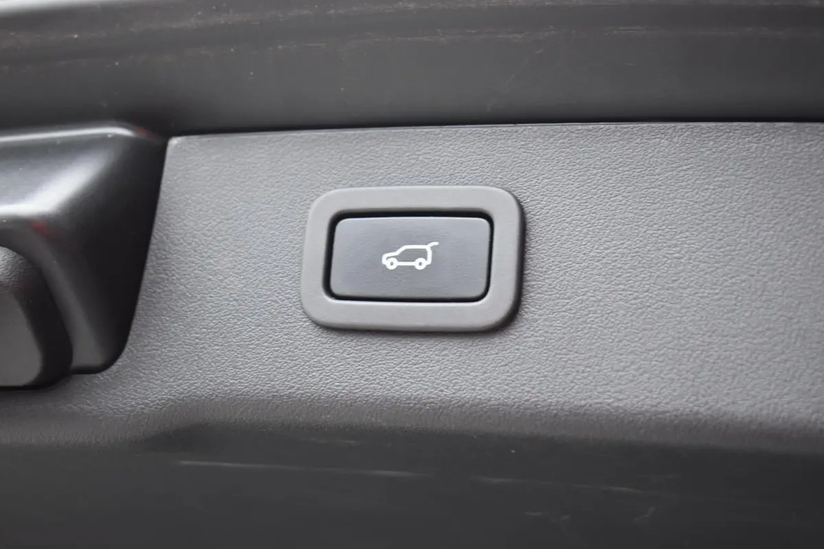 2.0d Portfolio leder xenon navi lmv
