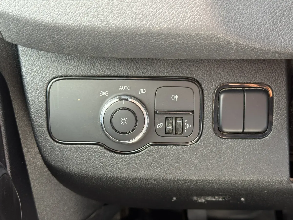 314 2.2 CDI DC Open Laadbak Dubbele Cabine 6-persoons Climate Control Trekhaak Navigatie Carplay Pritische Pickup Open Box