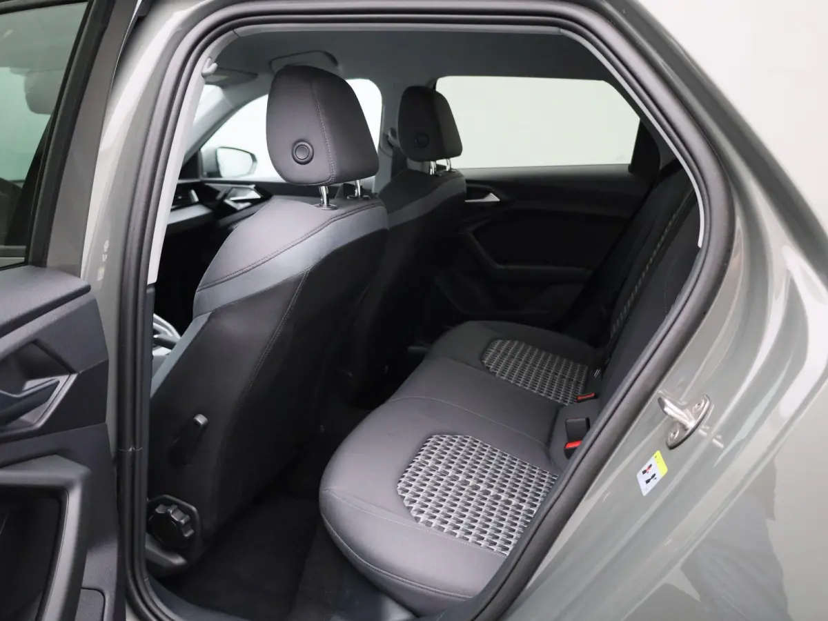 30 TFSI Advanced edition | Adaptive cruise control | Climate control | Audi smartphone interface | Stoelverwarming | Privacy glas | Parkeersensoren | Audi sound system