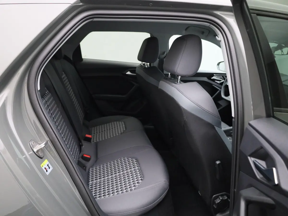 30 TFSI Advanced edition | Adaptive cruise control | Climate control | Audi smartphone interface | Stoelverwarming | Privacy glas | Parkeersensoren | Audi sound system