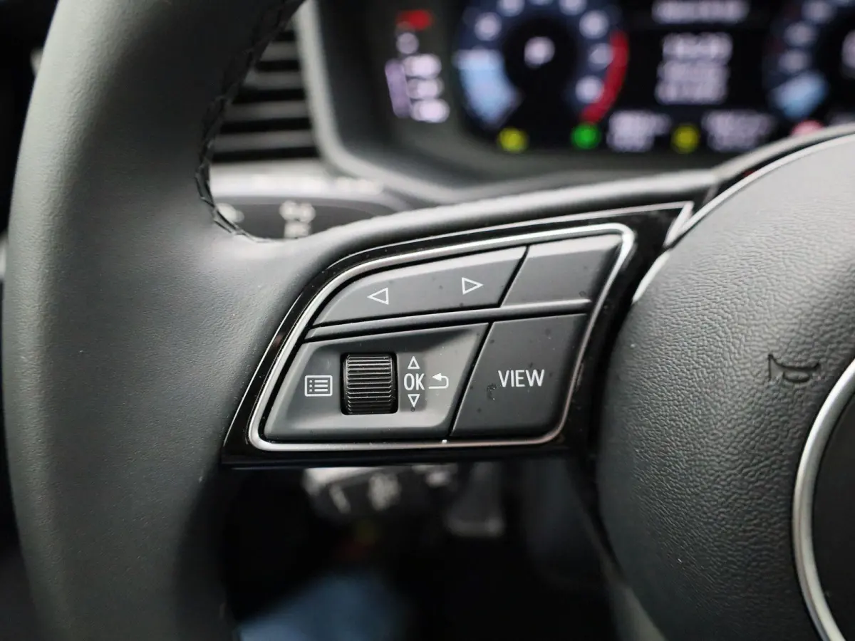 30 TFSI Advanced edition | Adaptive cruise control | Climate control | Audi smartphone interface | Stoelverwarming | Privacy glas | Parkeersensoren | Audi sound system