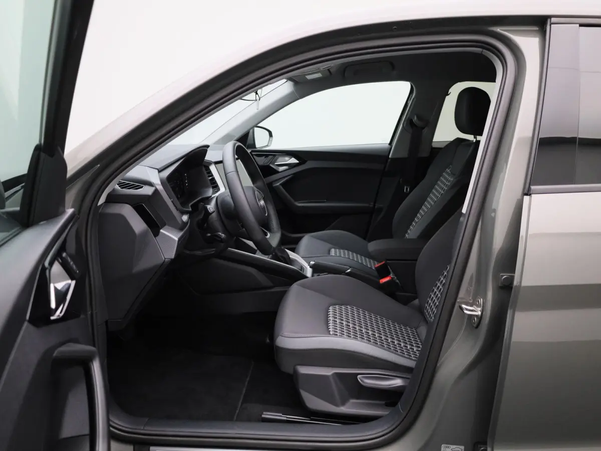 30 TFSI Advanced edition | Adaptive cruise control | Climate control | Audi smartphone interface | Stoelverwarming | Privacy glas | Parkeersensoren | Audi sound system