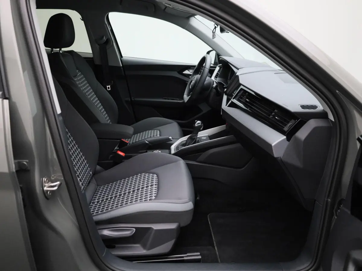 30 TFSI Advanced edition | Adaptive cruise control | Climate control | Audi smartphone interface | Stoelverwarming | Privacy glas | Parkeersensoren | Audi sound system