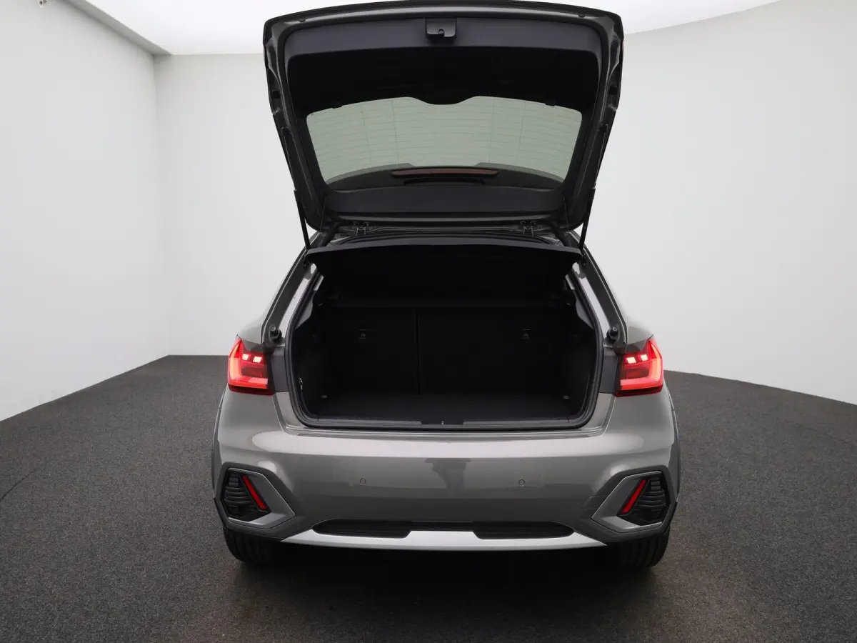 30 TFSI Advanced edition | Adaptive cruise control | Climate control | Audi smartphone interface | Stoelverwarming | Privacy glas | Parkeersensoren | Audi sound system