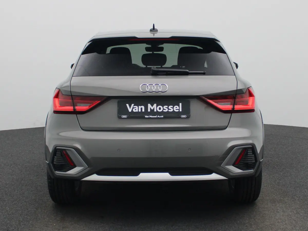 30 TFSI Advanced edition | Adaptive cruise control | Climate control | Audi smartphone interface | Stoelverwarming | Privacy glas | Parkeersensoren | Audi sound system