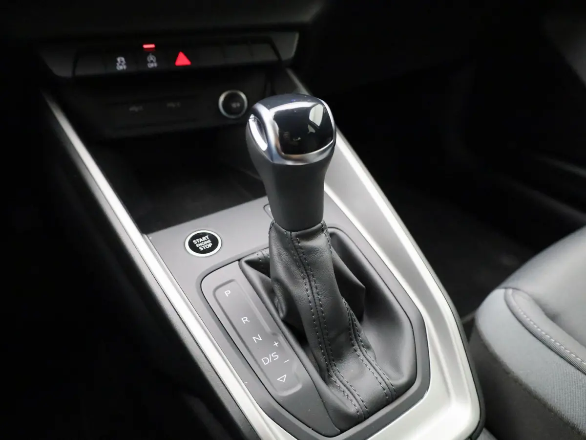 30 TFSI Advanced edition | Adaptive cruise control | Climate control | Audi smartphone interface | Stoelverwarming | Privacy glas | Parkeersensoren | Audi sound system