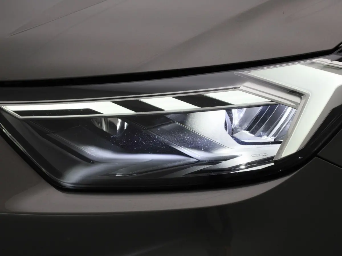 30 TFSI Advanced edition | Adaptive cruise control | Climate control | Audi smartphone interface | Stoelverwarming | Privacy glas | Parkeersensoren | Audi sound system