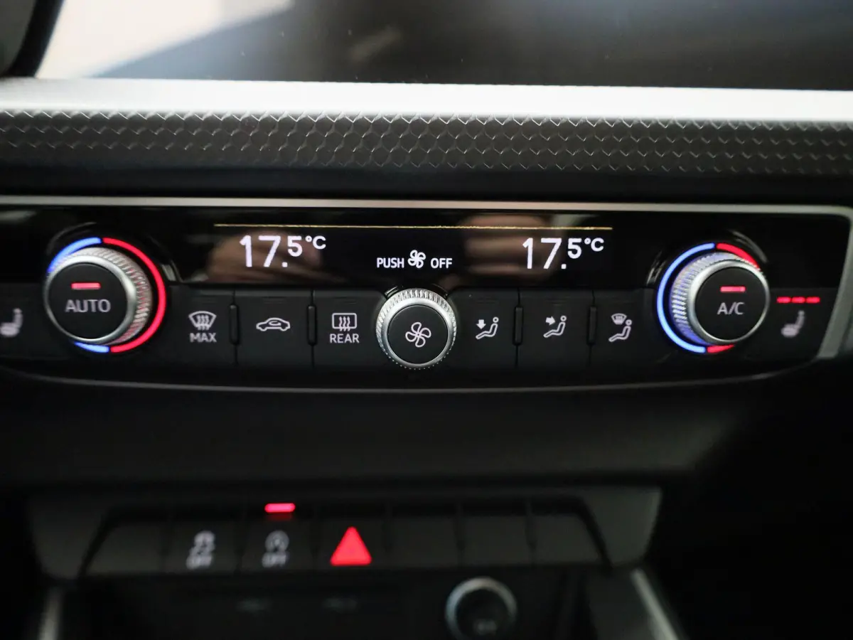 30 TFSI Advanced edition | Adaptive cruise control | Climate control | Audi smartphone interface | Stoelverwarming | Privacy glas | Parkeersensoren | Audi sound system