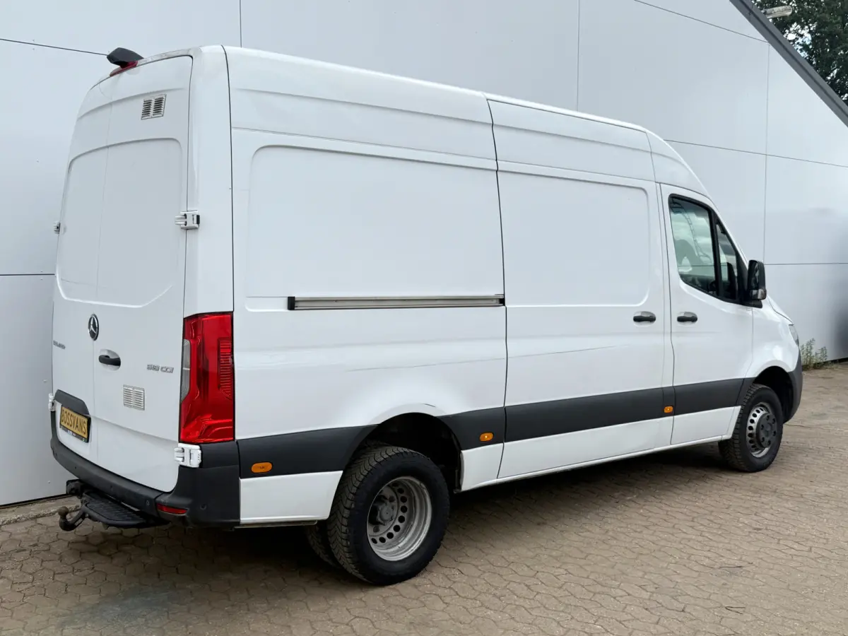 516 2.2 CDI L2H2 Dubbellucht 10-Inch MBUX 3,5t Trekhaak Climate Control Navigatie Parkeersensoren V + A