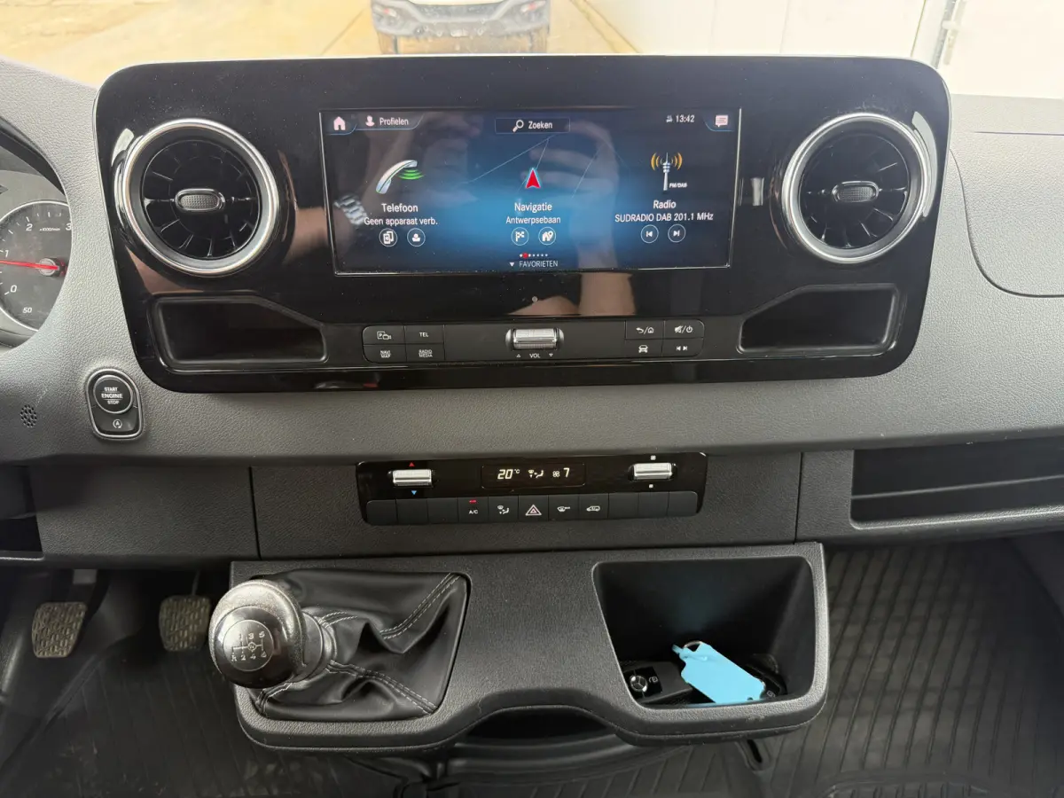 516 2.2 CDI L2H2 Dubbellucht 10-Inch MBUX 3,5t Trekhaak Climate Control Navigatie Parkeersensoren V + A