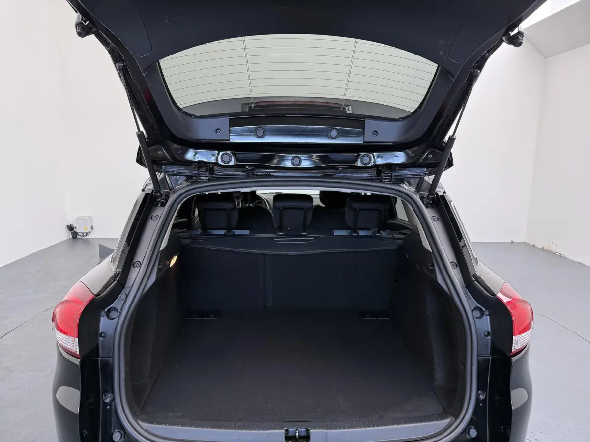TCe 90 Limited | Apple CarPlay | Navigatie | Ruime Kofferbak |
