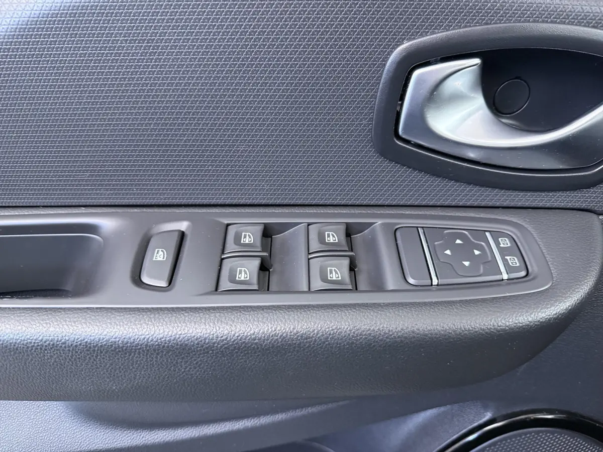 TCe 90 Limited | Apple CarPlay | Navigatie | Ruime Kofferbak |