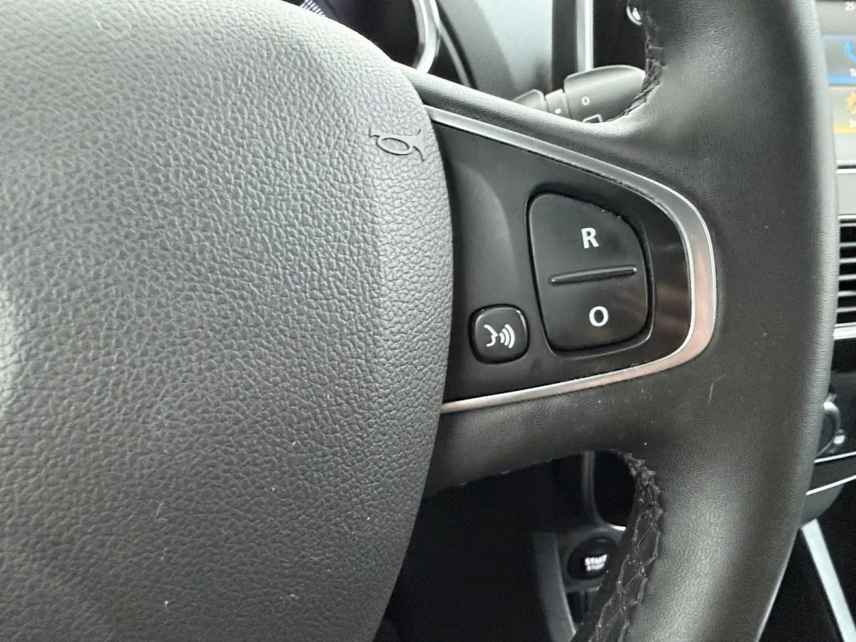 TCe 90 Limited | Apple CarPlay | Navigatie | Ruime Kofferbak |