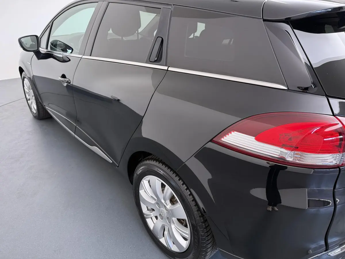 TCe 90 Limited | Apple CarPlay | Navigatie | Ruime Kofferbak |