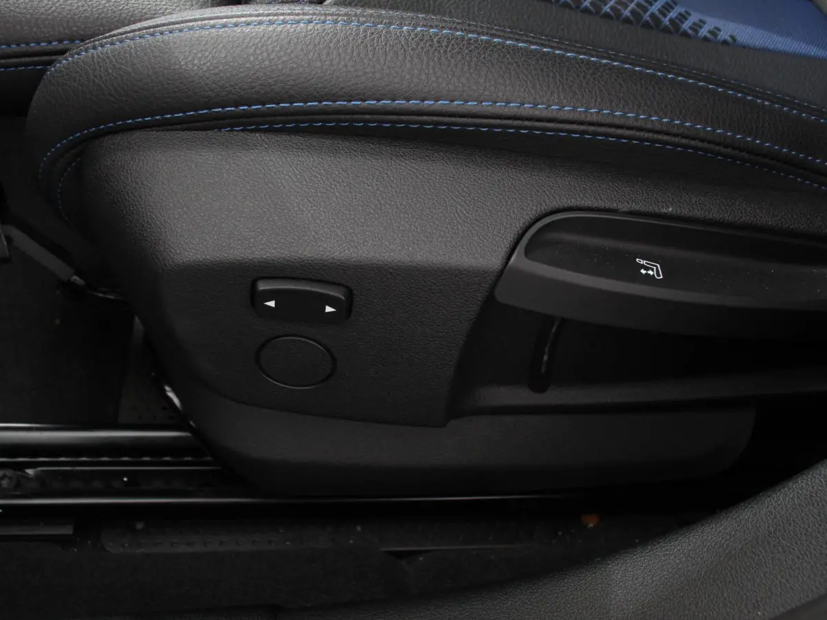 118i M-Sport Automaat Digitale Cockpit  Climate control  Stoel verwarming  LED  Sfeer verlichting  Lichtmetalen velgen  Navigatie  Apple carplay/ Android auto  Parkeersensoren