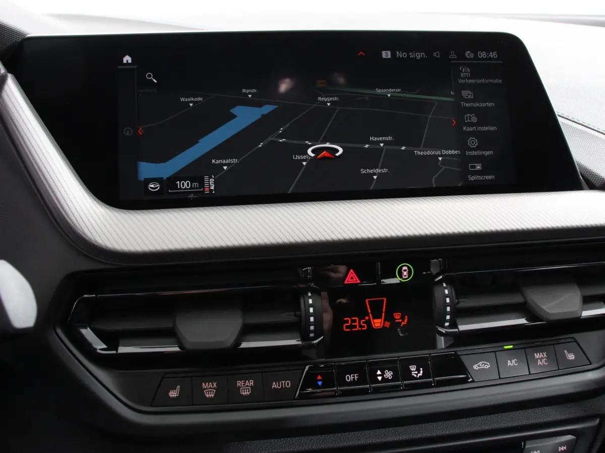 118i M-Sport Automaat Digitale Cockpit  Climate control  Stoel verwarming  LED  Sfeer verlichting  Lichtmetalen velgen  Navigatie  Apple carplay/ Android auto  Parkeersensoren