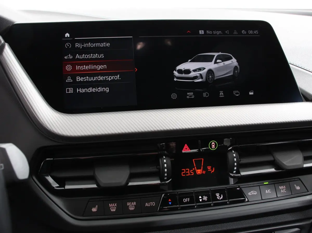118i M-Sport Automaat Digitale Cockpit  Climate control  Stoel verwarming  LED  Sfeer verlichting  Lichtmetalen velgen  Navigatie  Apple carplay/ Android auto  Parkeersensoren