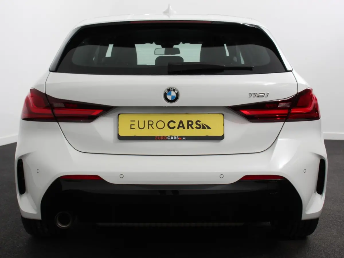 118i M-Sport Automaat Digitale Cockpit  Climate control  Stoel verwarming  LED  Sfeer verlichting  Lichtmetalen velgen  Navigatie  Apple carplay/ Android auto  Parkeersensoren