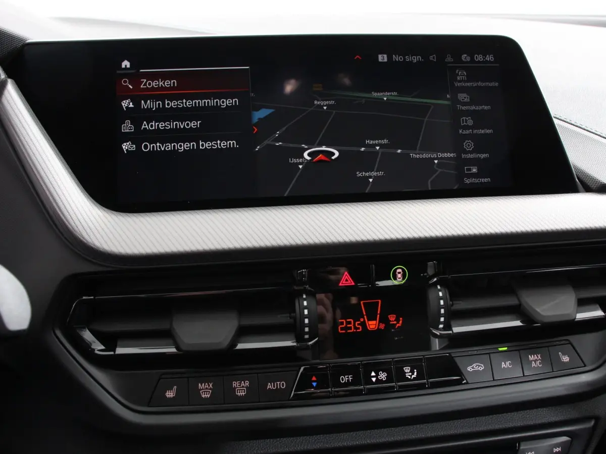 118i M-Sport Automaat Digitale Cockpit  Climate control  Stoel verwarming  LED  Sfeer verlichting  Lichtmetalen velgen  Navigatie  Apple carplay/ Android auto  Parkeersensoren