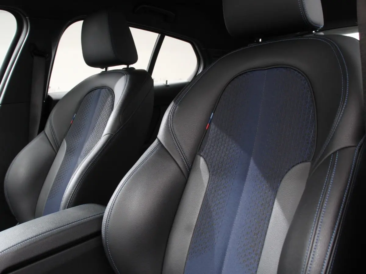 118i M-Sport Automaat Digitale Cockpit  Climate control  Stoel verwarming  LED  Sfeer verlichting  Lichtmetalen velgen  Navigatie  Apple carplay/ Android auto  Parkeersensoren