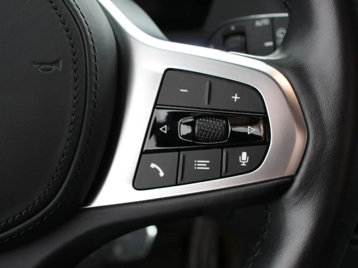 118i M-Sport Automaat Digitale Cockpit  Climate control  Stoel verwarming  LED  Sfeer verlichting  Lichtmetalen velgen  Navigatie  Apple carplay/ Android auto  Parkeersensoren