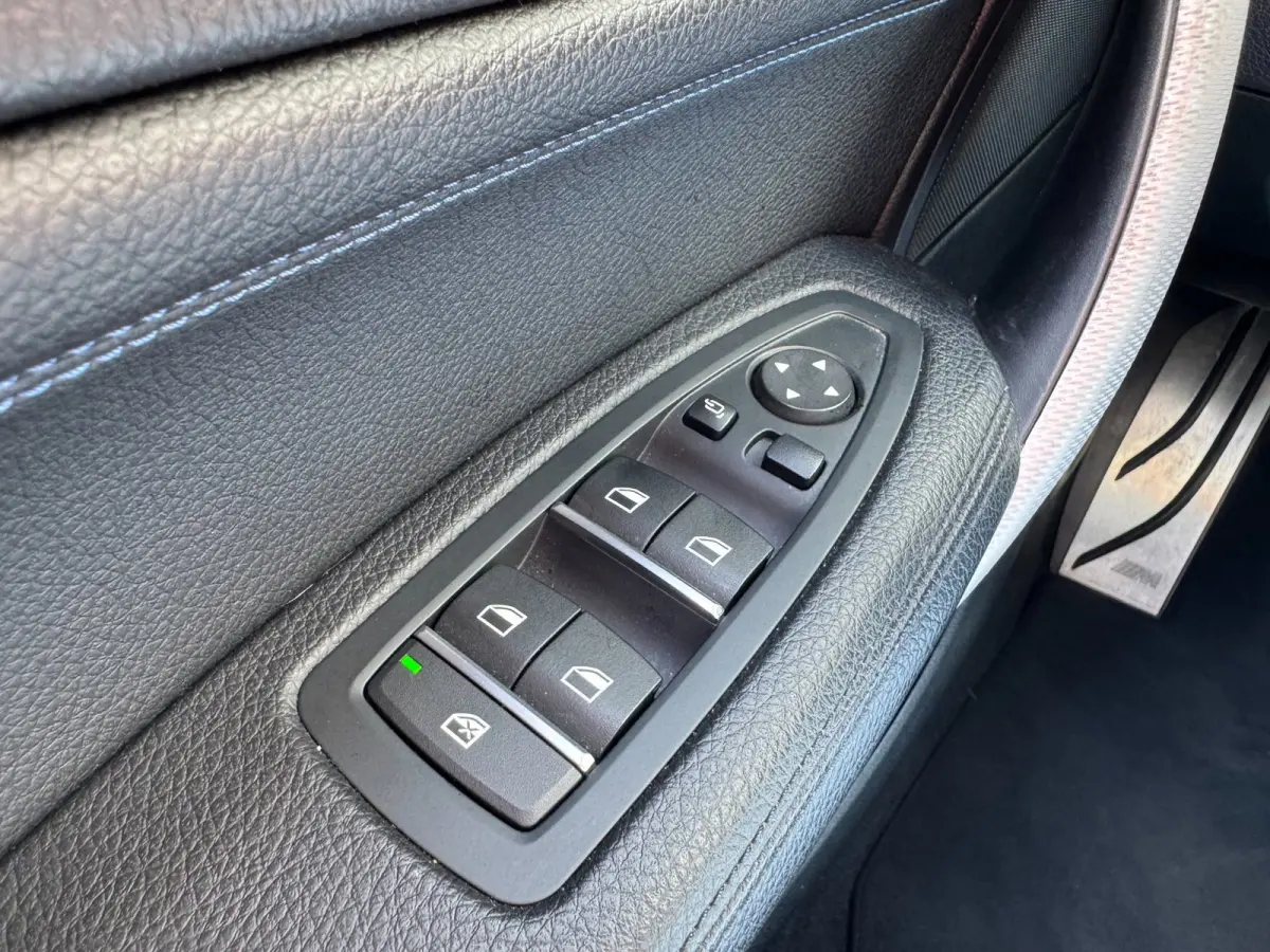 118i Edition M Sport Shadow High Executive **LEDER + CAMERA**