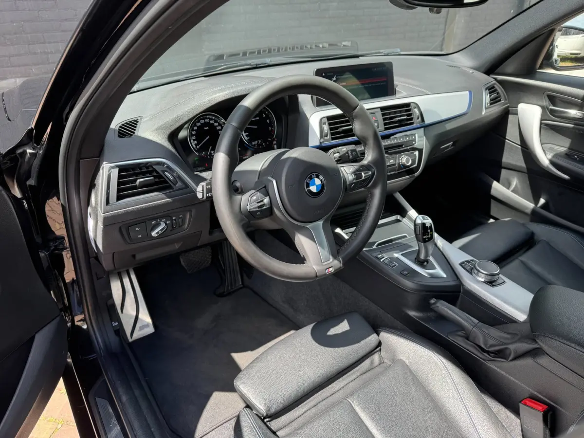 118i Edition M Sport Shadow High Executive **LEDER + CAMERA**