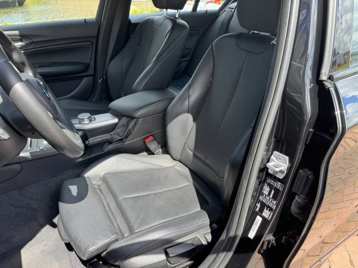 118i Edition M Sport Shadow High Executive **LEDER + CAMERA**