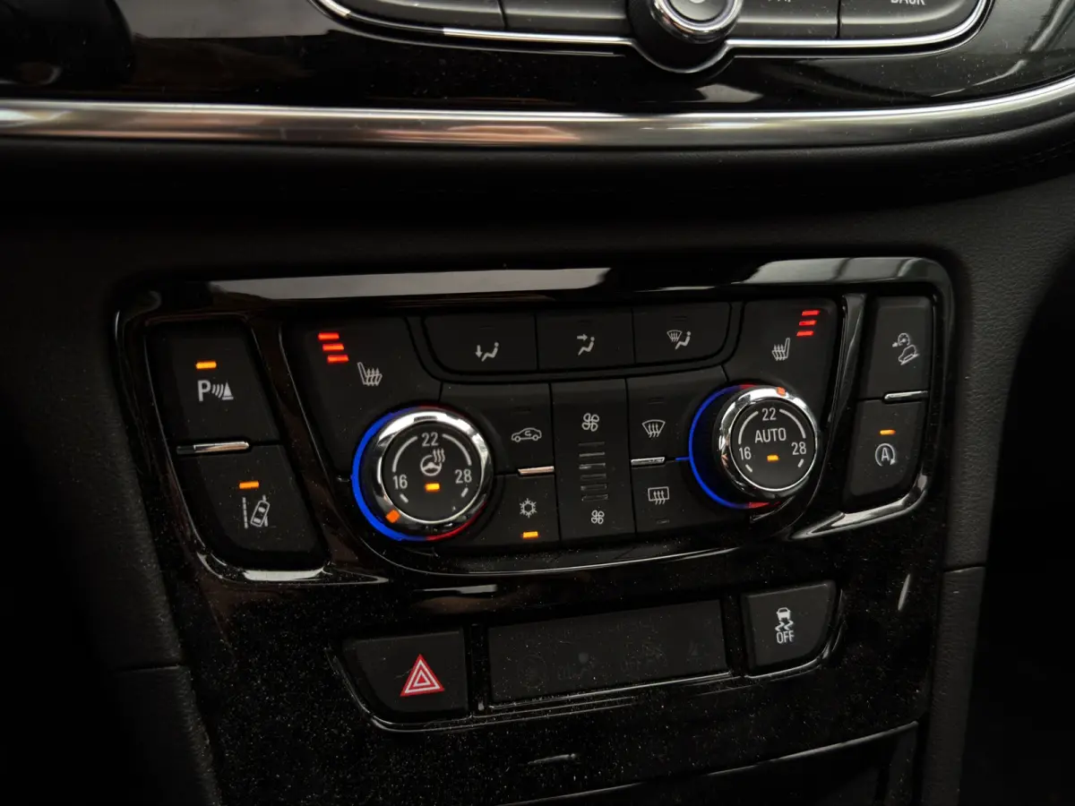 1.4 Turbo 4x4 Innovation Automaat | Trekhaak | Schuifdak | Leder | Camera | LED | Stoel+Stuurverwarming |