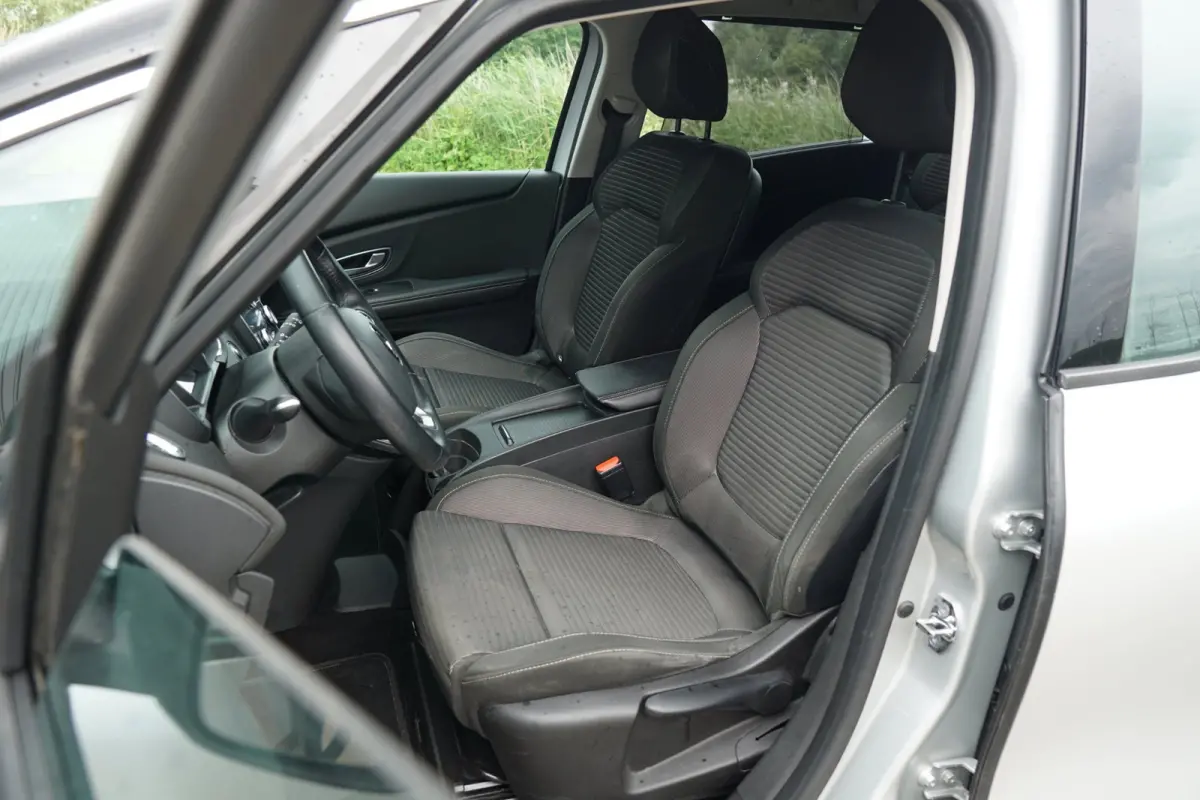 1.2 TCe Intens 7p. | Gris Platine | R-Link NAV/Cruise/Clima/Camera - Fijne reisgenoot!