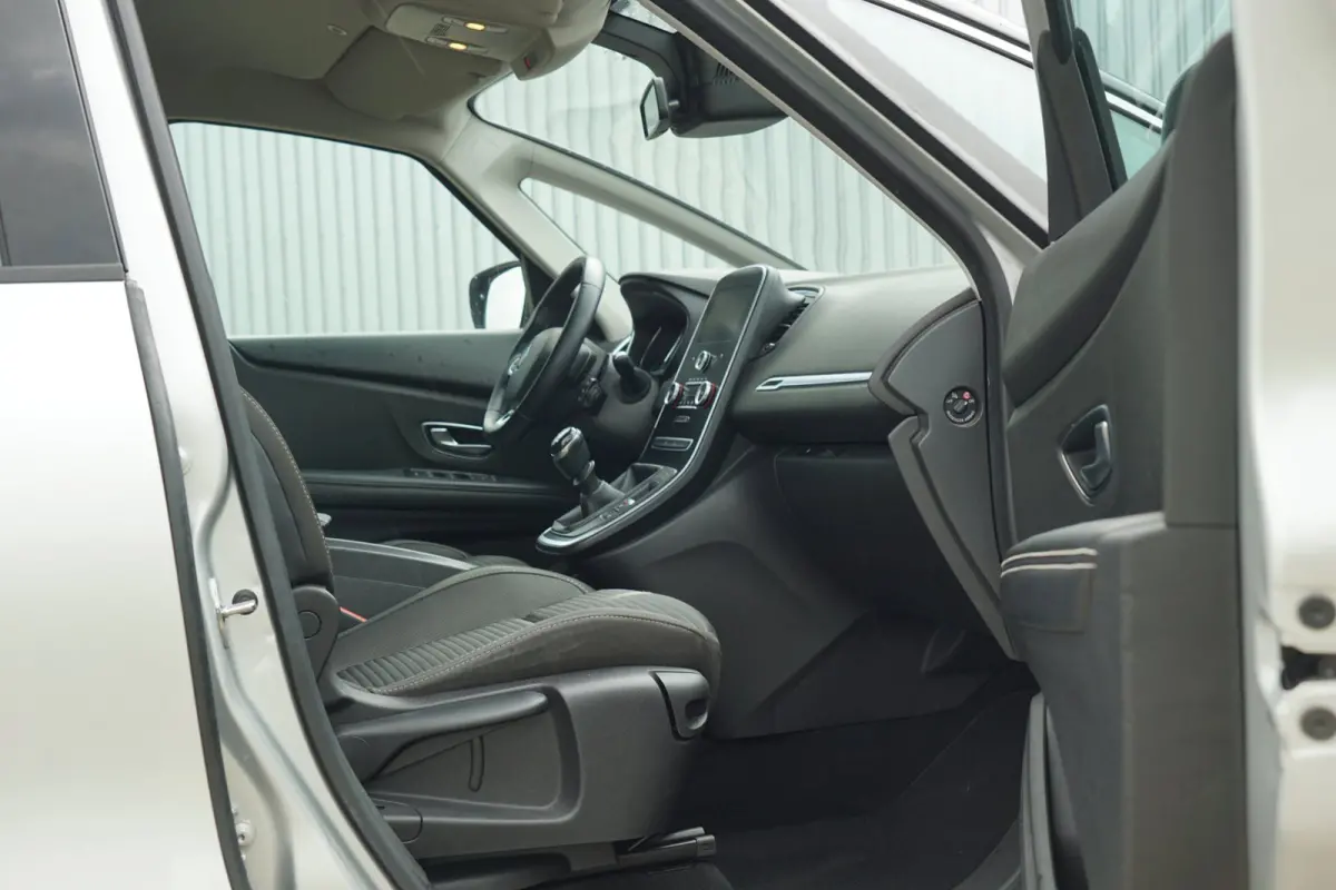 1.2 TCe Intens 7p. | Gris Platine | R-Link NAV/Cruise/Clima/Camera - Fijne reisgenoot!