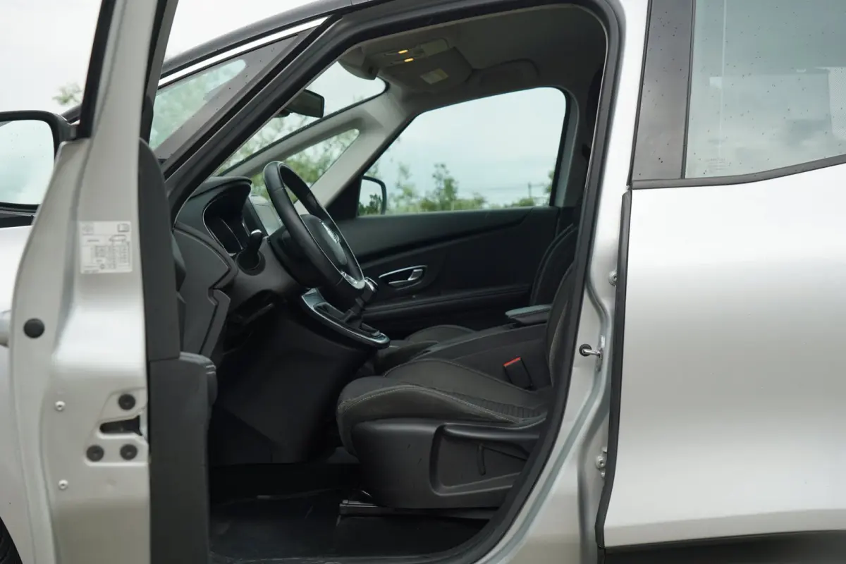 1.2 TCe Intens 7p. | Gris Platine | R-Link NAV/Cruise/Clima/Camera - Fijne reisgenoot!