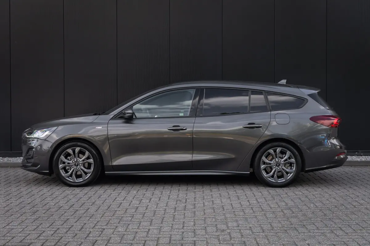 1.0 EcoBoost Hybrid ST Line | Automaat | Nieuw model | Adaptieve cruise | Full LED | Winter-pack | Dodehoek detectie | Camera | Privacy-glass
