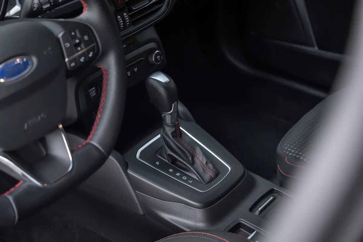 1.0 EcoBoost Hybrid ST Line | Automaat | Nieuw model | Adaptieve cruise | Full LED | Winter-pack | Dodehoek detectie | Camera | Privacy-glass
