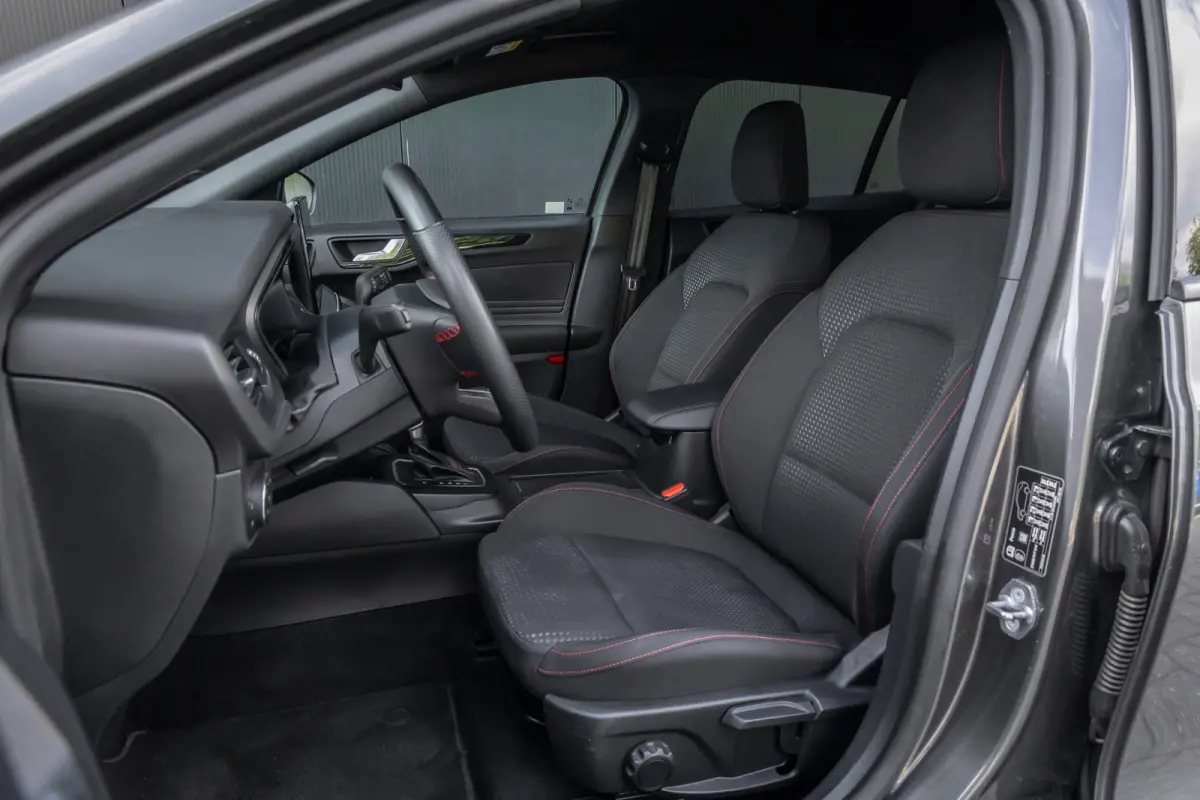1.0 EcoBoost Hybrid ST Line | Automaat | Nieuw model | Adaptieve cruise | Full LED | Winter-pack | Dodehoek detectie | Camera | Privacy-glass