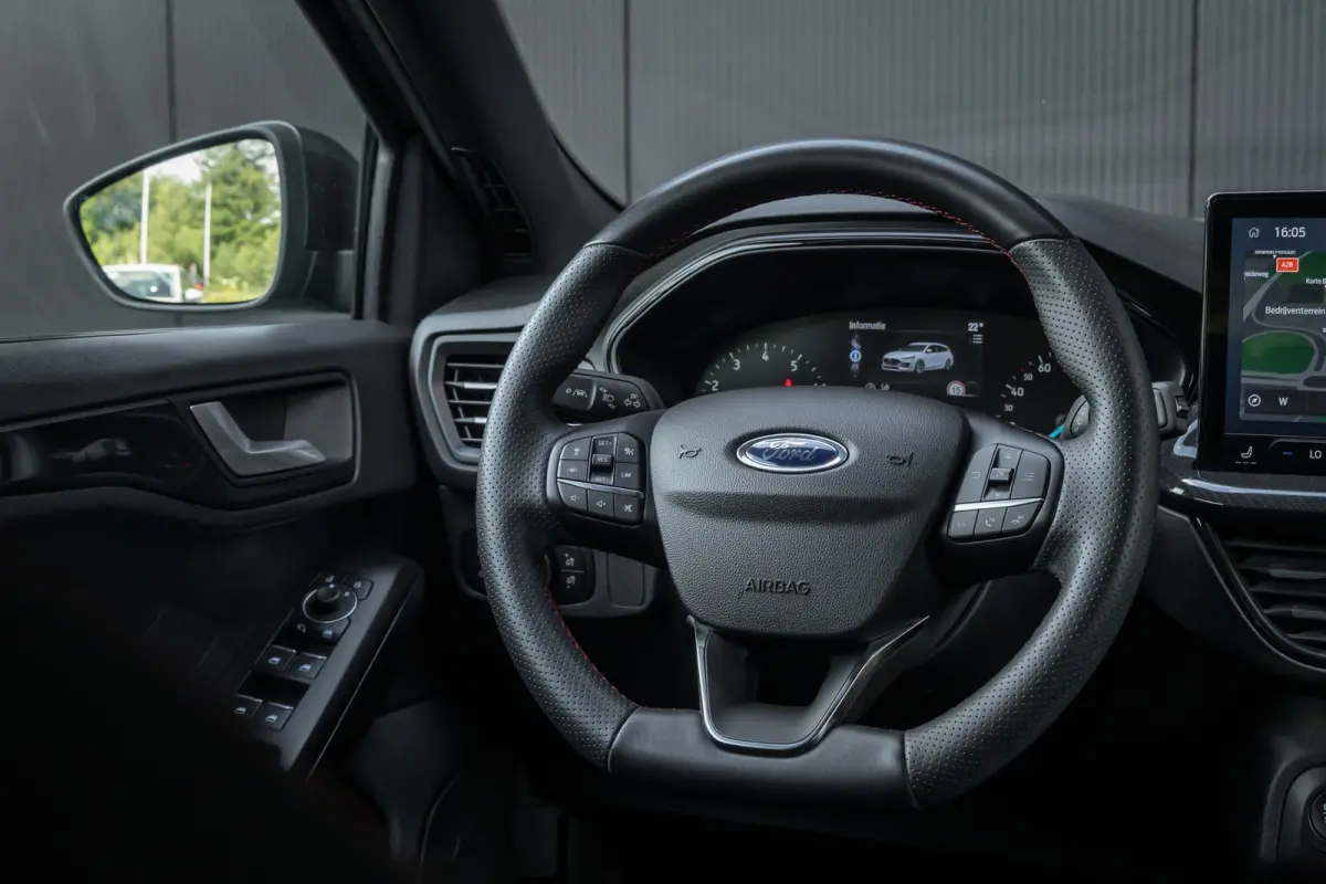 1.0 EcoBoost Hybrid ST Line | Automaat | Nieuw model | Adaptieve cruise | Full LED | Winter-pack | Dodehoek detectie | Camera | Privacy-glass