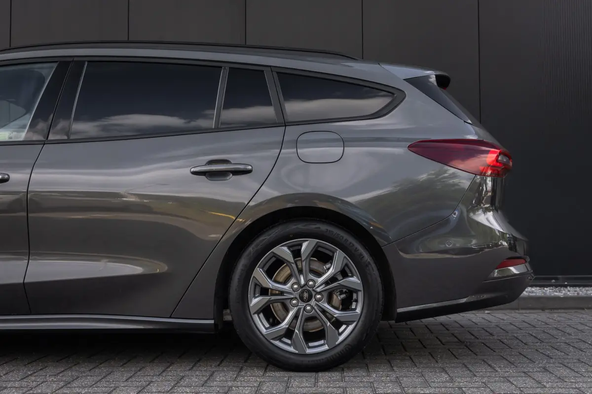1.0 EcoBoost Hybrid ST Line | Automaat | Nieuw model | Adaptieve cruise | Full LED | Winter-pack | Dodehoek detectie | Camera | Privacy-glass