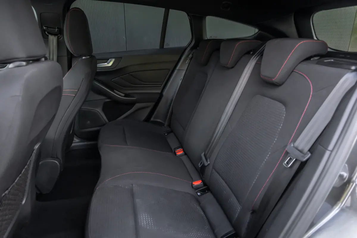 1.0 EcoBoost Hybrid ST Line | Automaat | Nieuw model | Adaptieve cruise | Full LED | Winter-pack | Dodehoek detectie | Camera | Privacy-glass