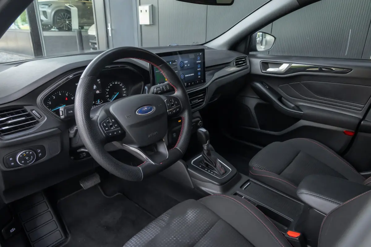 1.0 EcoBoost Hybrid ST Line | Automaat | Nieuw model | Adaptieve cruise | Full LED | Winter-pack | Dodehoek detectie | Camera | Privacy-glass