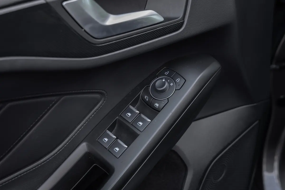 1.0 EcoBoost Hybrid ST Line | Automaat | Nieuw model | Adaptieve cruise | Full LED | Winter-pack | Dodehoek detectie | Camera | Privacy-glass