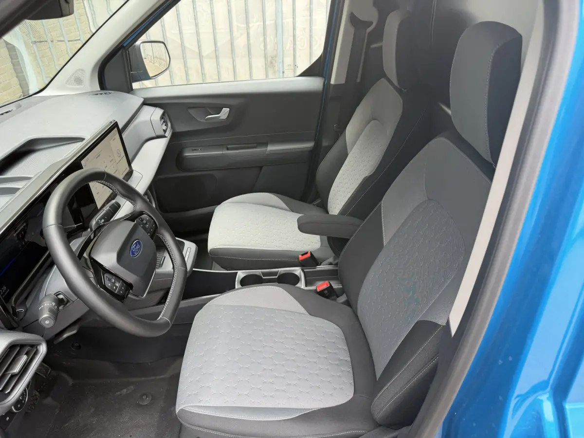 Cour. Limited 44 kWh Direct rijden/CarPlay/Sortimo inbouw/stoelverwarming
