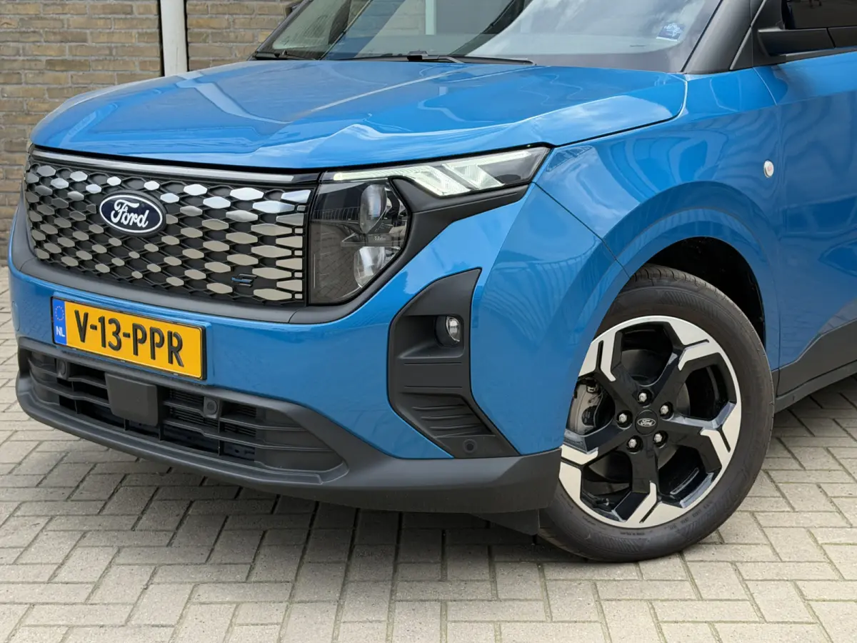 Cour. Limited 44 kWh Direct rijden/CarPlay/Sortimo inbouw/stoelverwarming