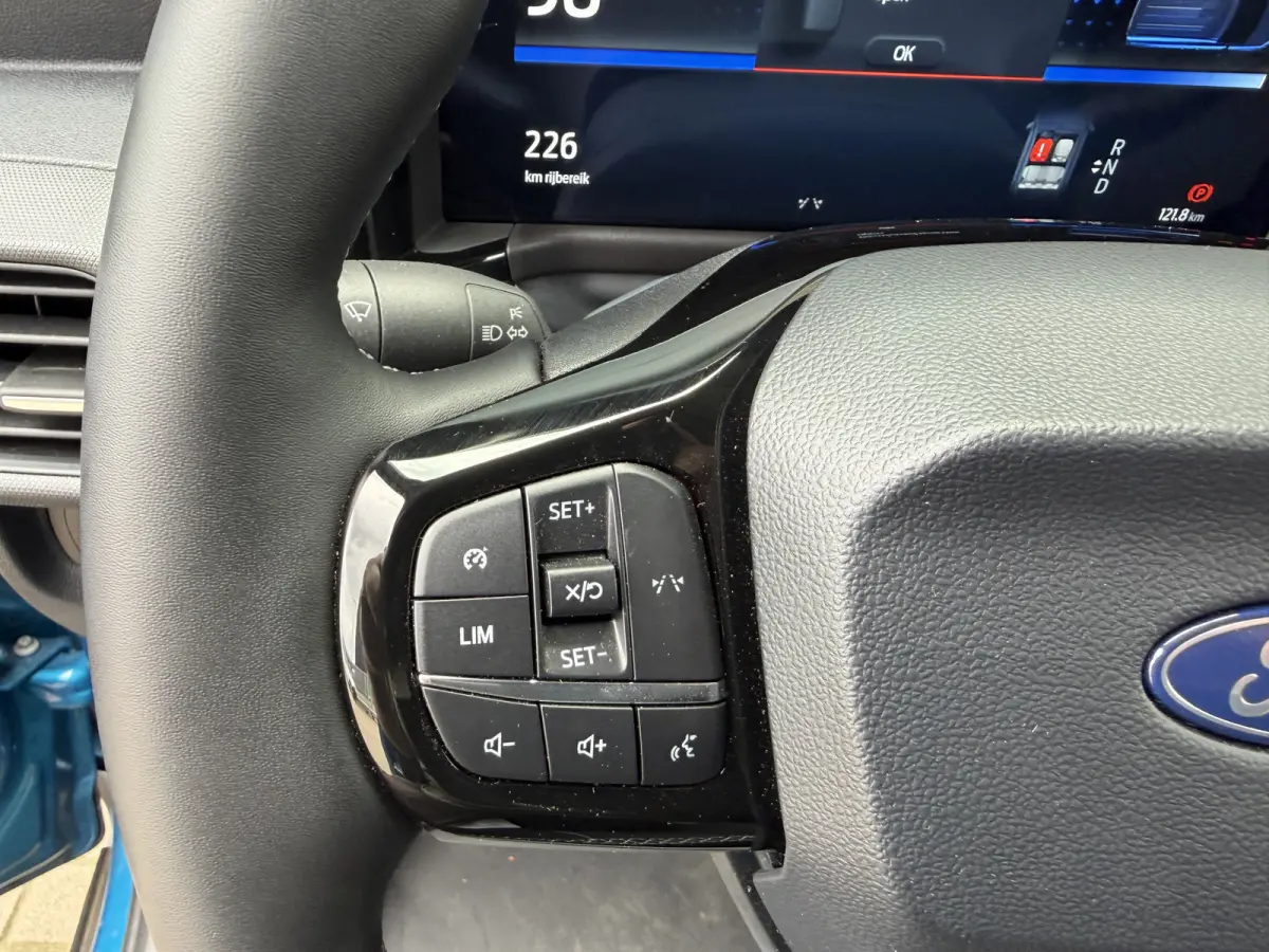 Cour. Limited 44 kWh Direct rijden/CarPlay/Sortimo inbouw/stoelverwarming